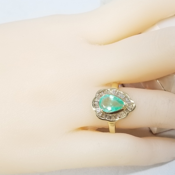 Genuine 14kt Columbian Emerald & Dia Ring  Sz 7 - Picture 4 of 8